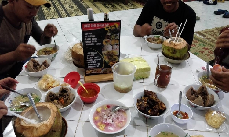 Mie Bakso 99: Rasa Legendaris di Jantung Cilacap